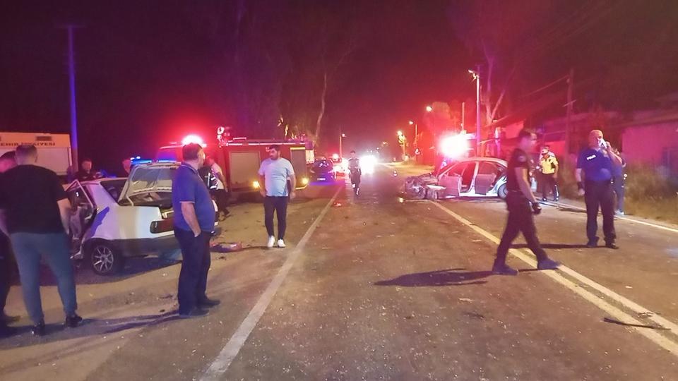 Aydın’da feci kaza: Otomobil alev aldı, 1’i ağır 4 yaralı