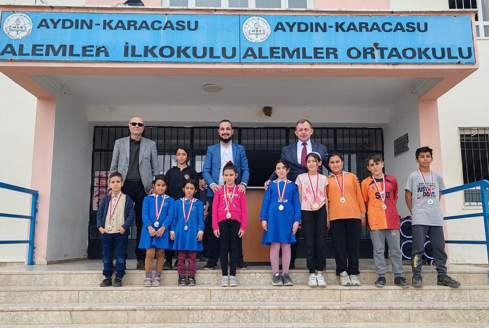 Karacasu'da en çok oruç tutan öğrenciler ödüllendirildi
