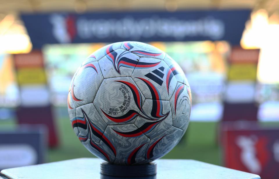 Trendyol Süper Lig 4. Haftaya derbi maçı ile başlayacak