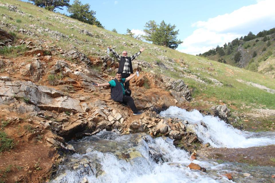 Kayaların arasından fışkıran su görenleri hayran bırakıyor