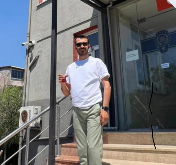 AVCILAR'DA SANAL BAHİS NEDENİYLE YÜKSEK MEBLAĞLARDA BORCU OLAN POLİS MEMURU İNTİHAR ETTİ SANAL BAHİS BORCUNDAN DOLAYI TAKSİCİLİK YAPAN POLİS MEMURU KENDİNİ ASARAK HAYATINA SON VERDİ