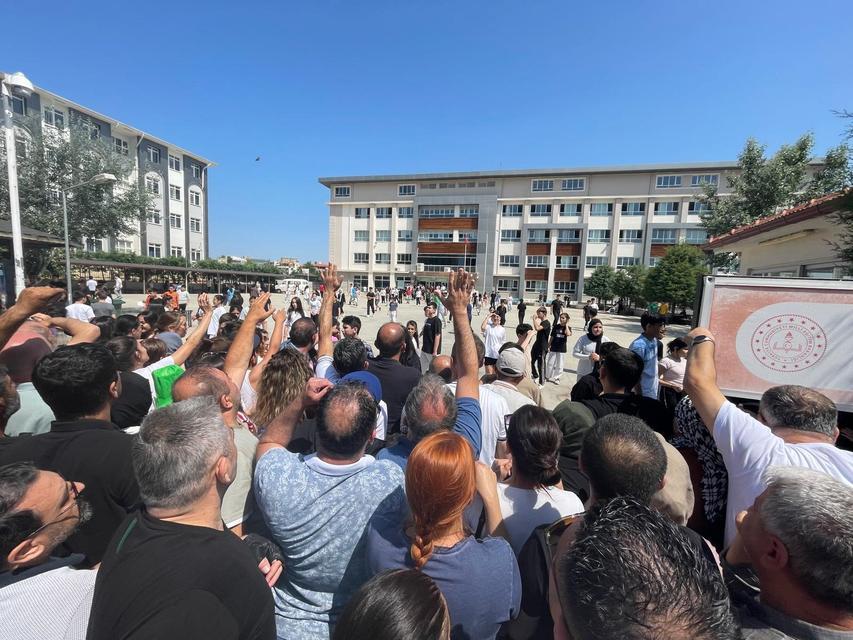 VELİLER LGS'YE GİREN ÇOCUKLARI KADAR HEYECAN YAŞADI