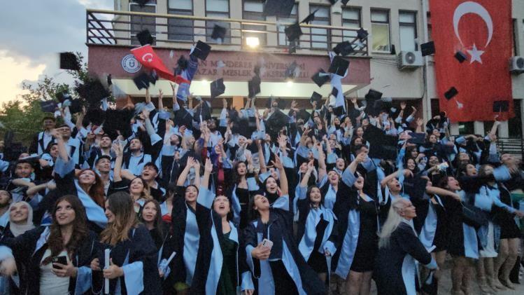 Atça ve Yenipazar MYO'da mezuniyet sevinci