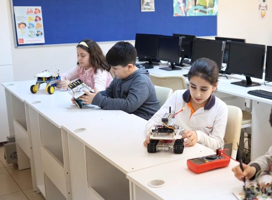 Öğrenciler  geleceğin dijital dünyasına hazır