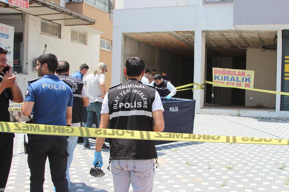 EMEKLİ POLİS, BIÇAKLA SALDIRAN OĞLUNU ÖLDÜRDÜ GEÇEN YIL YANGINDA KAYBOLMUŞTU, BABASININ SİLAHIYLA HAYATINI KAYBETTİ