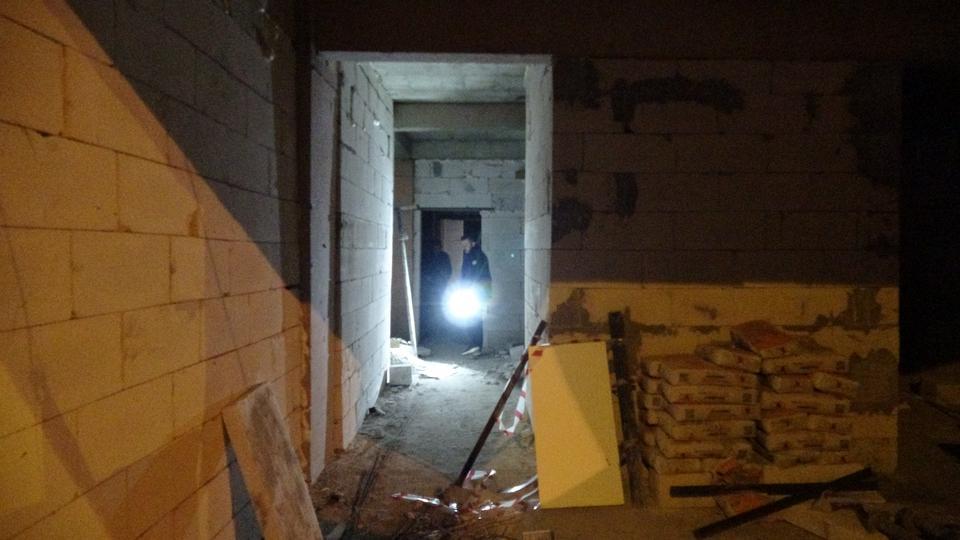 TUVALETİNİ YAPMAK İÇİN ÇIKTIĞI İNŞAATTAN DÜŞEN ŞAHIS HAYATINI KAYBETTİ