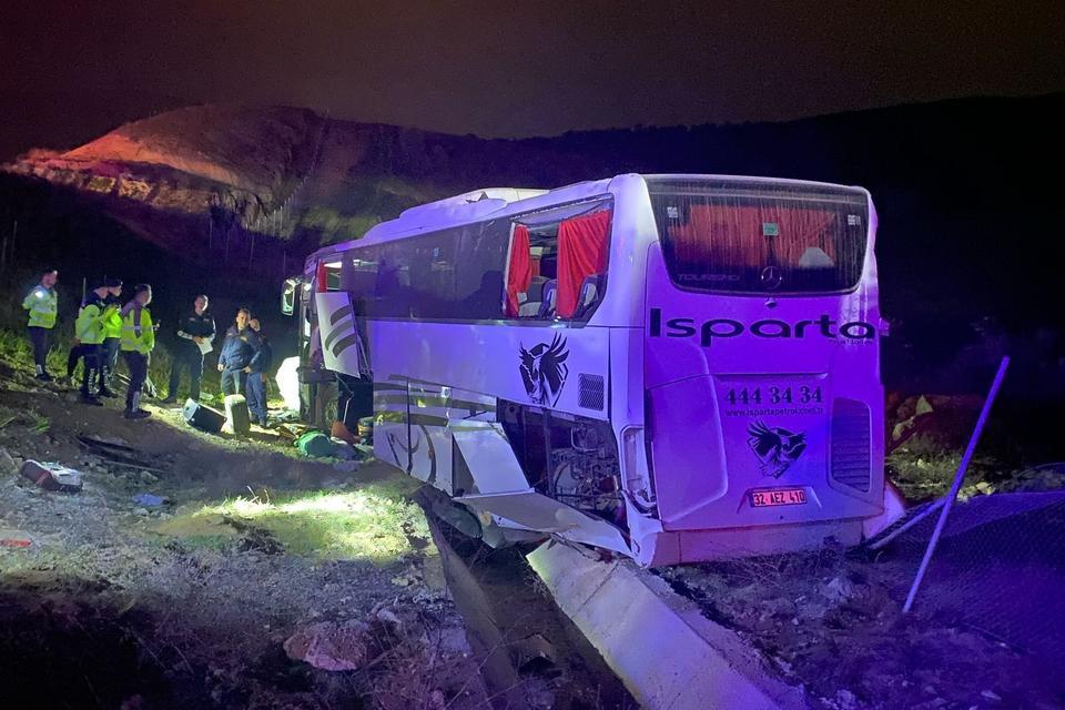 AYDIN'DA OTOBÜS KAZASI: 1 ÖLÜ, 32 YARALI
