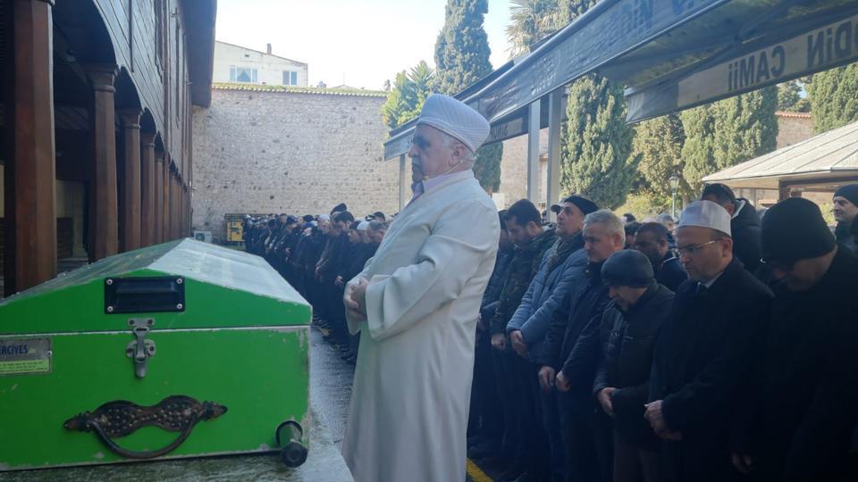 İMAM, BABASININ CENAZE NAMAZINI KILDIRDI