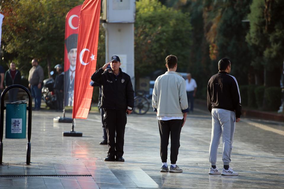 Büyük Önder Atatürk'ü anıyoruz