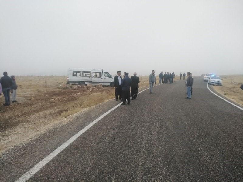 CENAZEYE GİDENLERİ TAŞIYAN MİNİBÜS DEVRİLDİ: 2'Sİ AĞIR 18 YARALI GAZİANTEP'TE FECİ KAZA