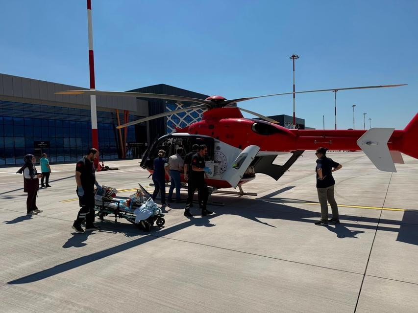 4 aylık bebek hava ambulansı ile İstanbul'a sevk edildi