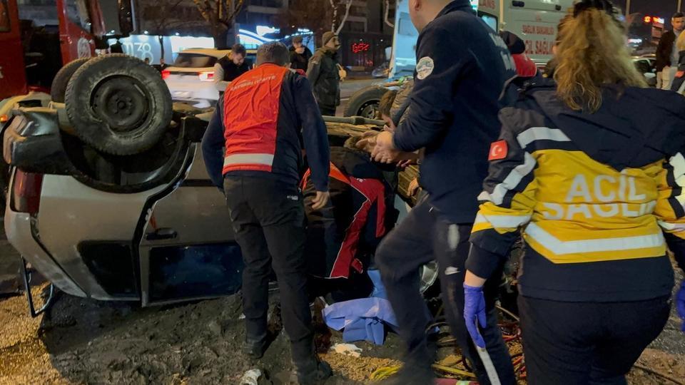 Kontrolü kaybolan otomobil takla attı: 2 yaralı