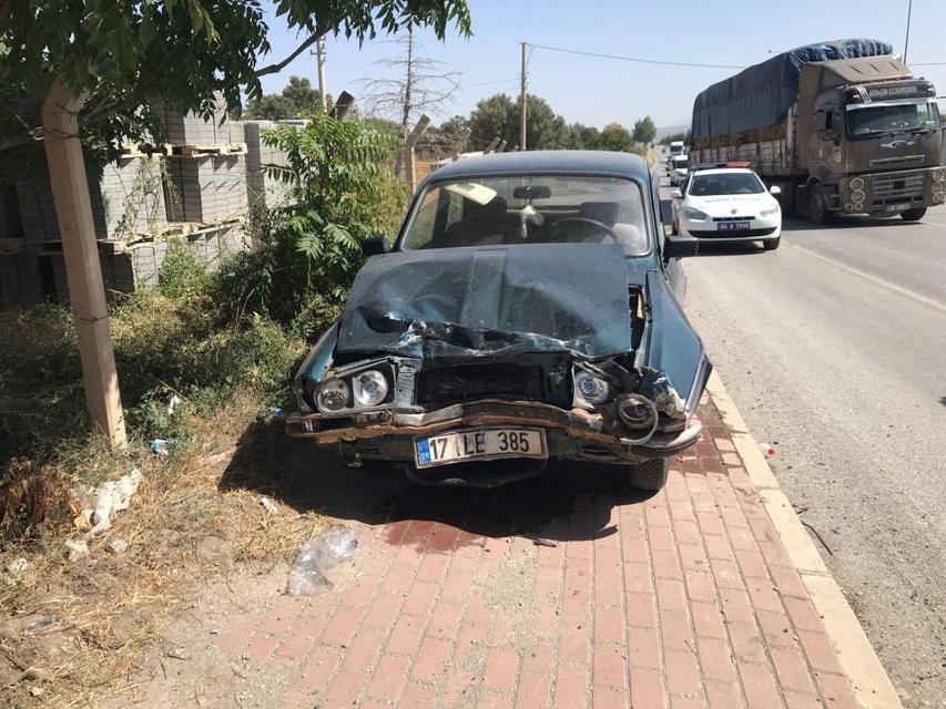 İki otomobil çarpıştı: 2 yaralı