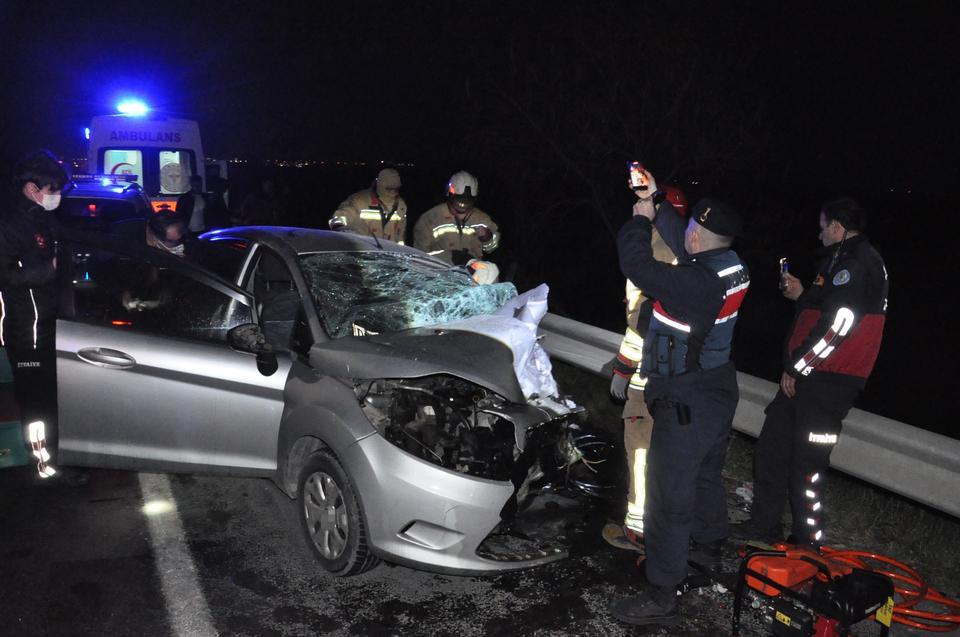 MANİSA'DA FECİ KAZA: 2 ÖLÜ, 5 YARALI