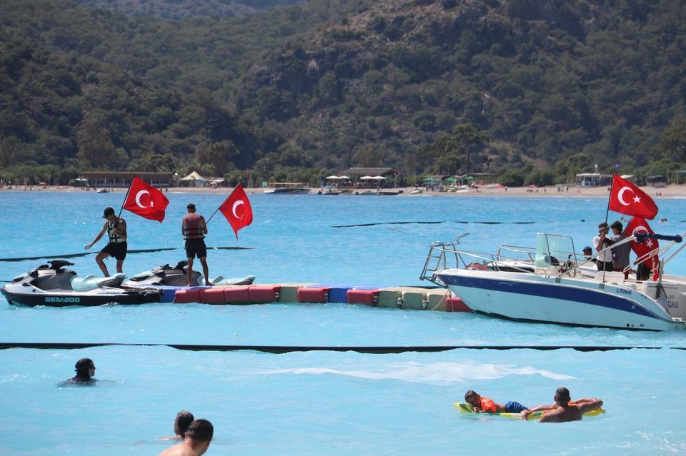 ÖLÜDENİZ'DE PLAJLARDA SEZON HAREKETLİLİĞİ BAŞLADI