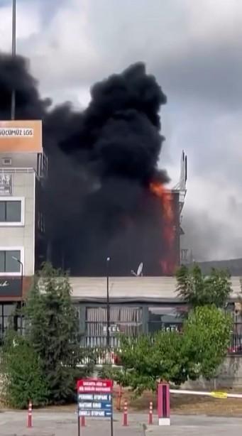 İş yeri alev alev yandı