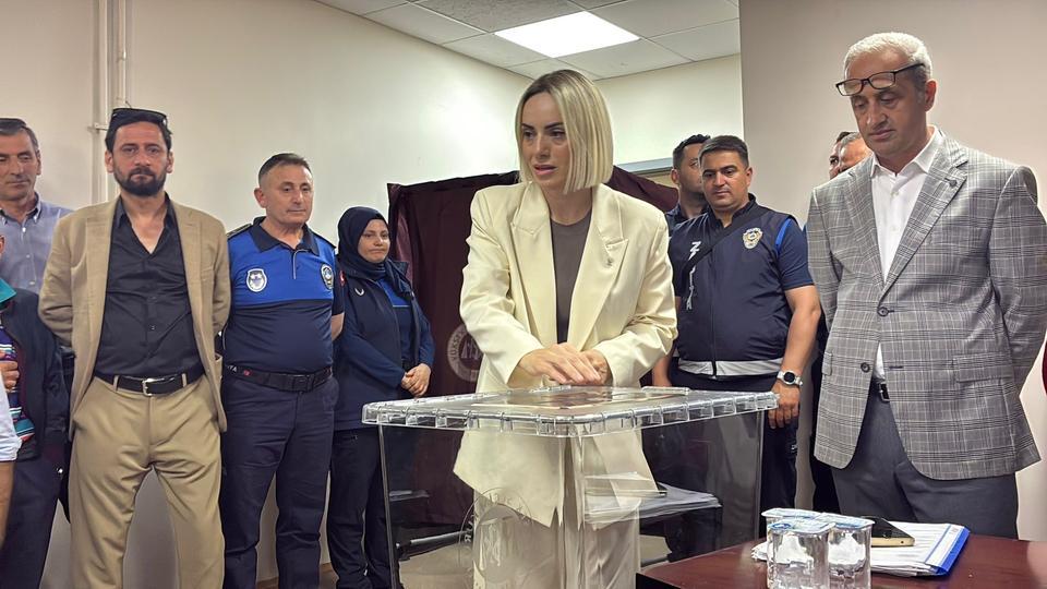 AKÇAKOCA BELEDİYESİ BAŞKAN VEKİLİ ALEV ÜNAL OLDU