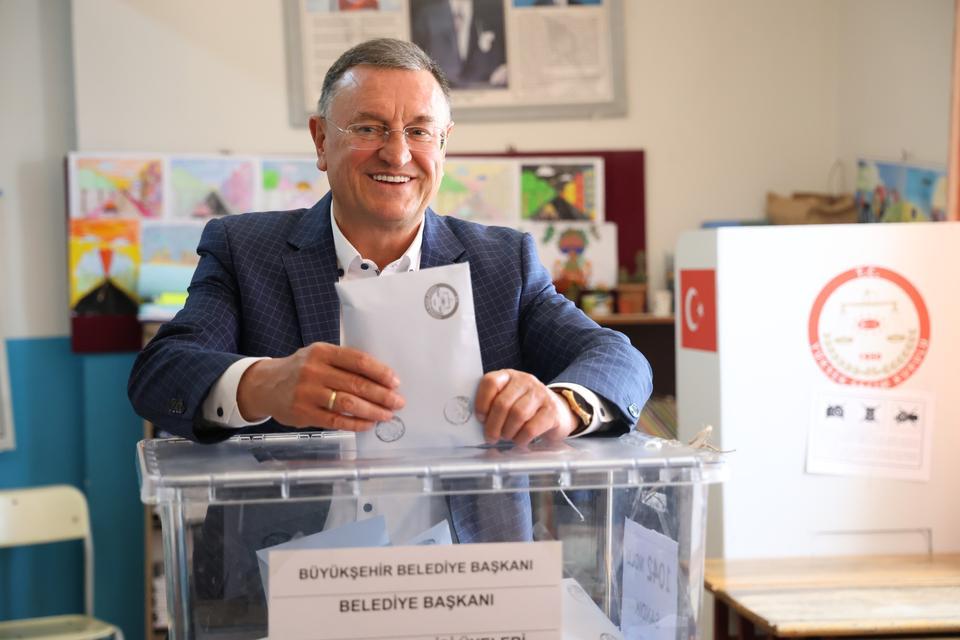 HATAY BÜYÜKŞEHİR BELEDİYE BAŞKANI SAVAŞ OYUNU KULLANDI