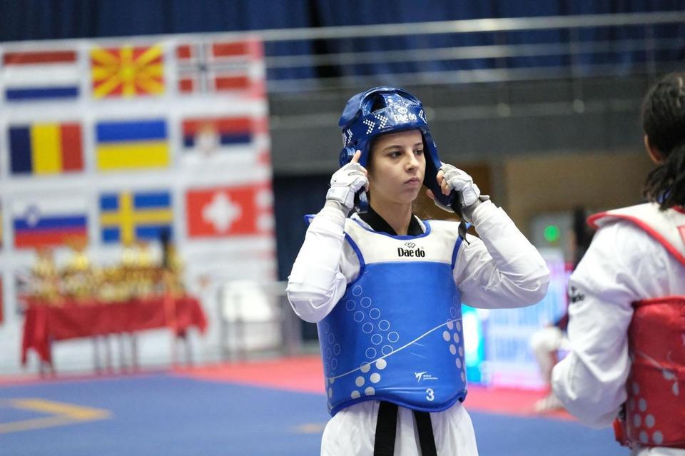 AİLESİ 'KENDİSİNİ KORUMAYI ÖĞRENİR' DÜŞÜNCESİYLE SPORA BAŞLATTI, ŞAMPİYON OLDU