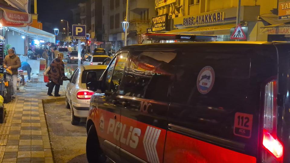 BARTIN'DA EĞLENCE MEKANI ÖNÜNDE BIÇAKLI KAVGA : 1 YARALI