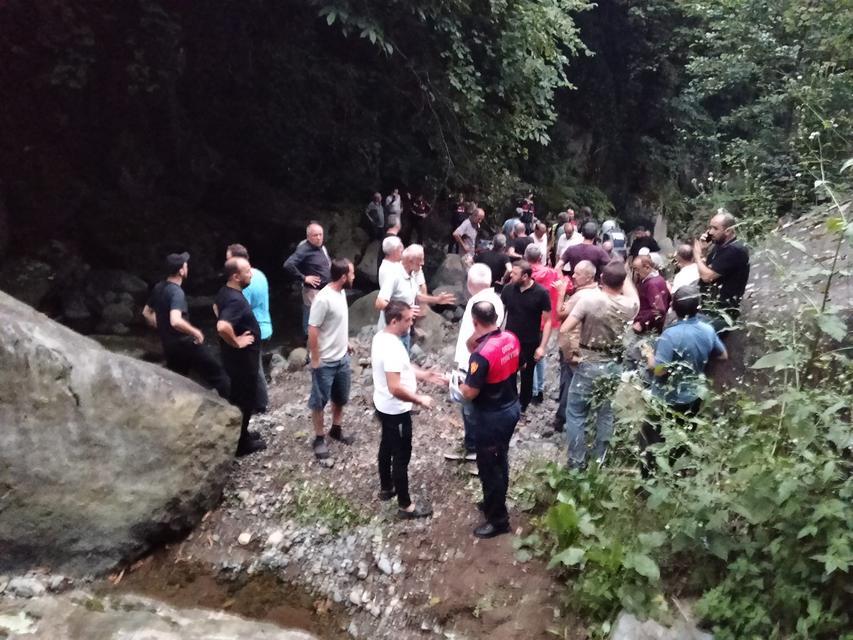 Uçuruma yuvarlanan iki kardeş hayatını kaybetti