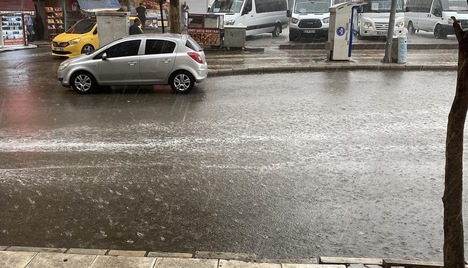 ELAZIĞ'DA SAĞANAK VE DOLU ETKİLİ OLDU