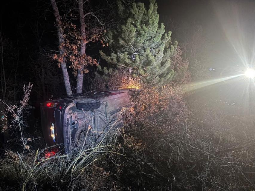 Otomobil şarampole uçtu