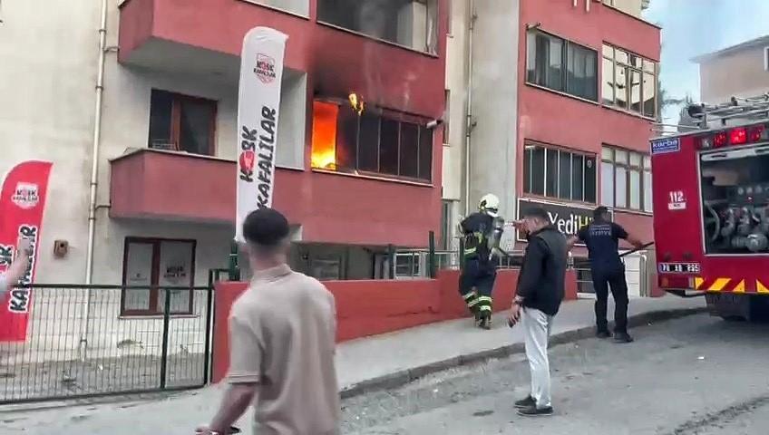 Öğrencilerin kaldığı evde çıkan yangın söndürüldü