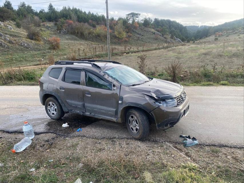 Takla atan araçta 2 kişi yaralandı