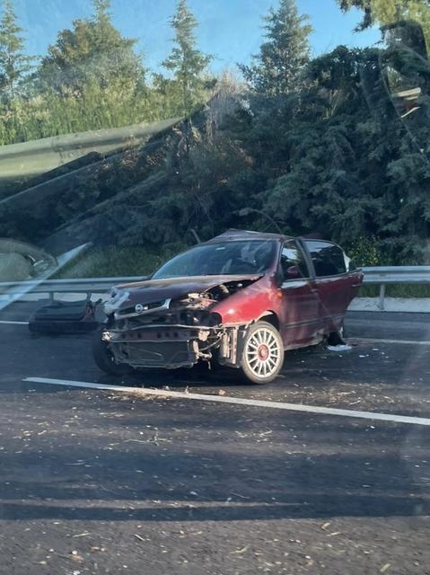 İki otomobil çarpıştı: 1 ölü, 2 yaralı