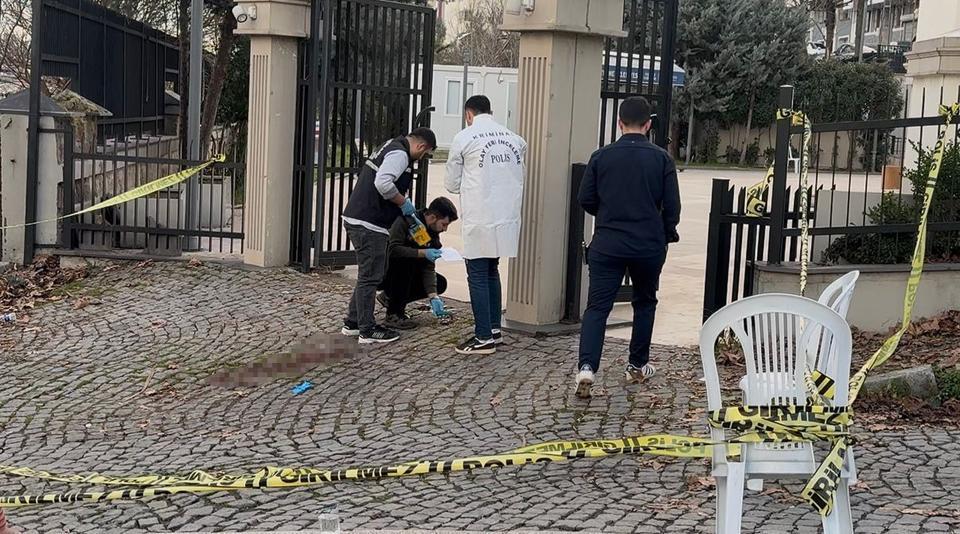 KAĞITHANE'DE AĞABEY, ANNESİNİN CENAZESİNDE KARDEŞİNİ SİLAHLA VURARAK ÖLDÜRDÜ