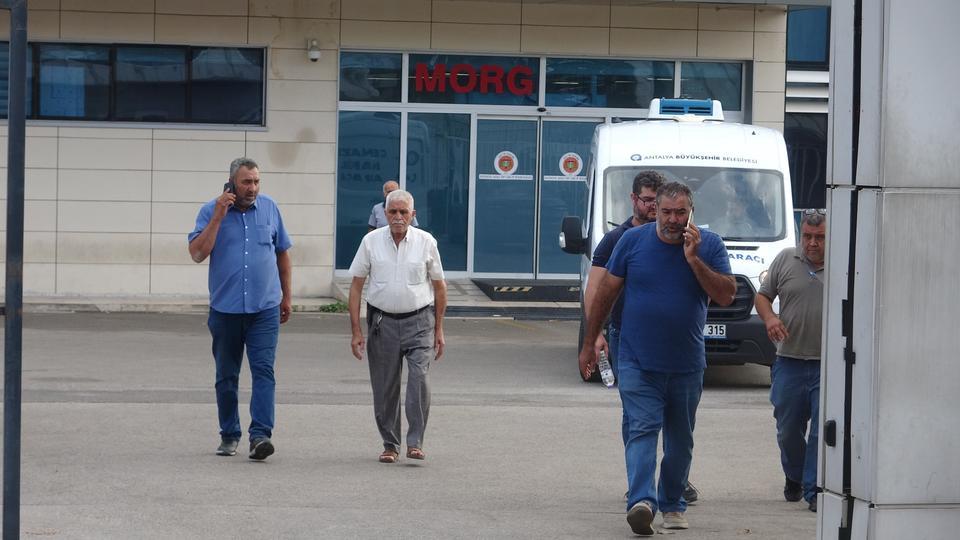 ANTALYA'DA ÖLDÜRÜLEN 3 KİŞİNİN CENAZELERİ YAKINLARINA TESLİM EDİLDİ