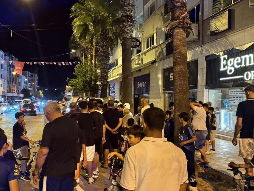 24 yaşındaki genç çatıya çıktı
