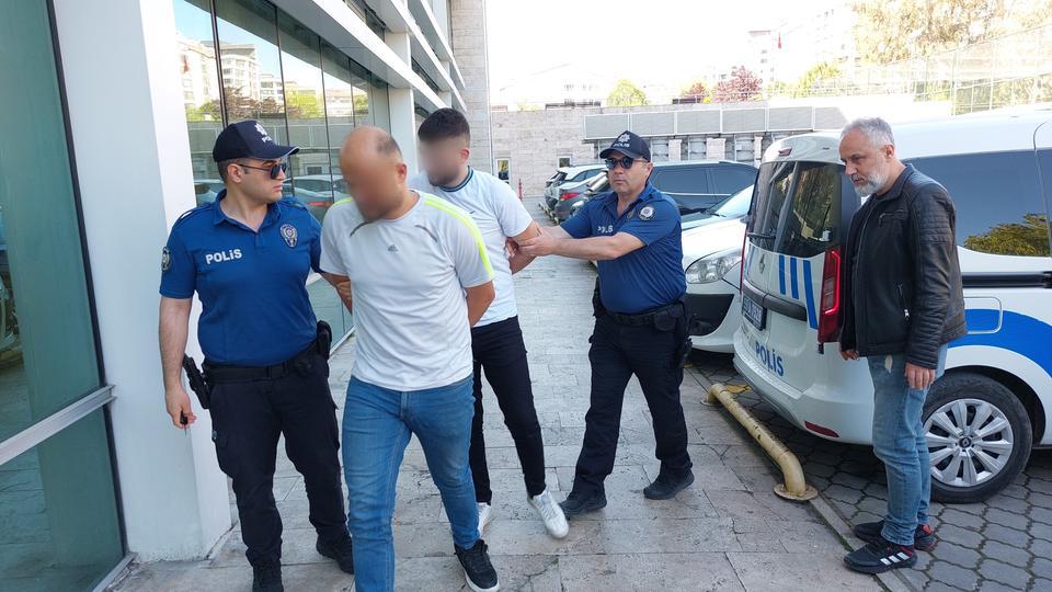 Park halindeki araca benzin döküp yaktılar