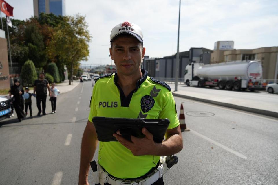 Polis memuru, gündüz görevde akşam ringde şampiyonluk peşinde