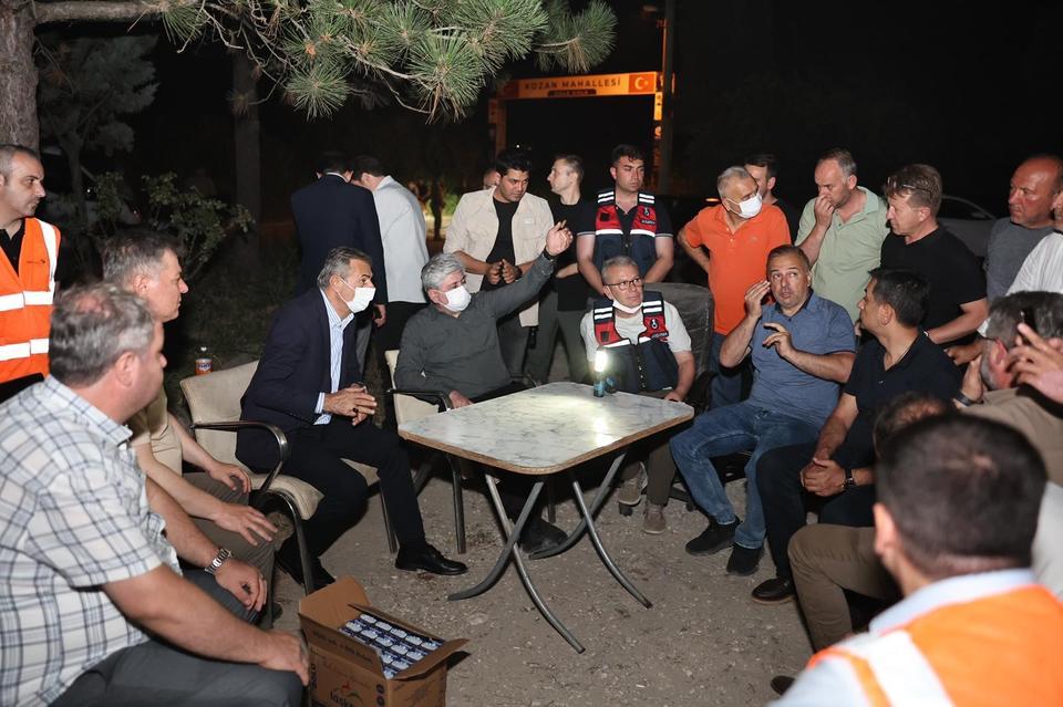 "Yangını en kısa süre içinde söndürmek için çalışıyoruz"