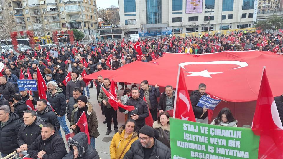 Staj ve çıraklık sigortası mağdurları Kartal Meydanı’ndan seslendi