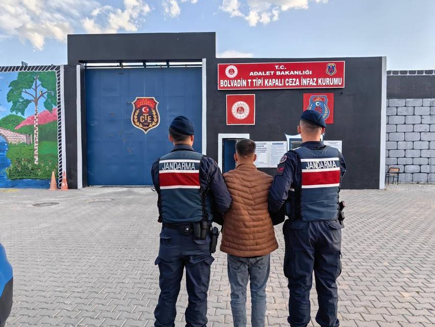 Kasten yaralama suçundan aranan şahsı jandarma yakaladı
