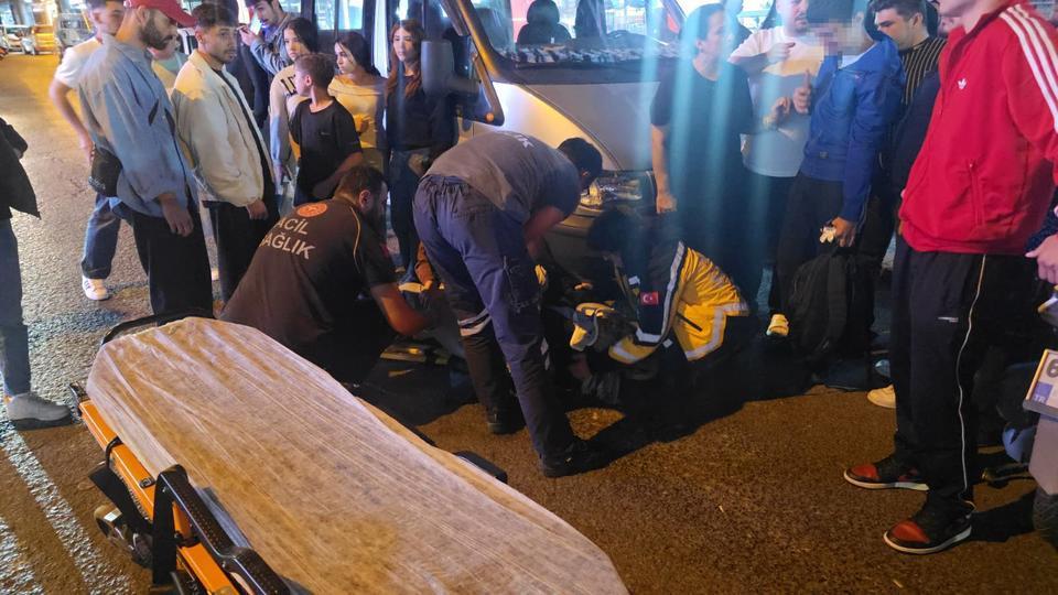 Anne ve oğluna motosiklet çarptı