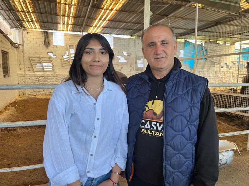 BAŞKAN KAYA'DAN AVRUPALI ÖĞRENCİLERE DEVECİLİK DERSİ BAŞKAN KAYA İNCİRLİOVA'YI DÜNYAYA TANITIYOR