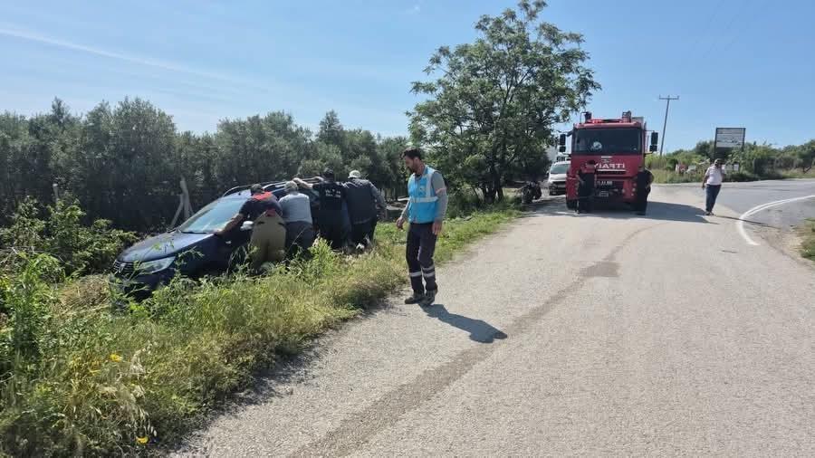 Şarampole devrilen otomobilin sürücüsü yaralandı