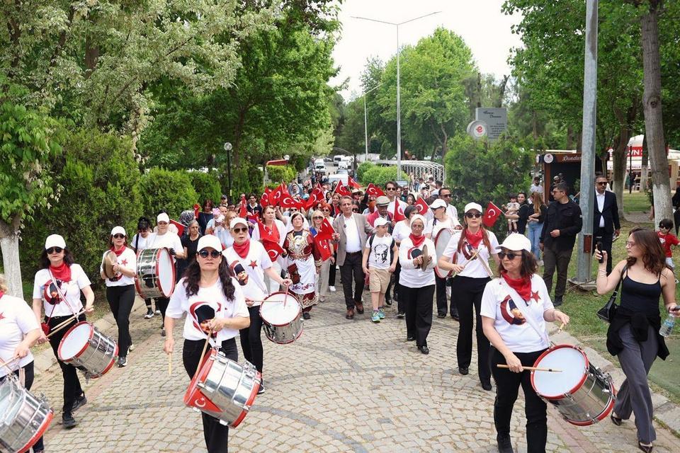 Efeler’de 19 Mayıs coşkusu Gençlik Şenliği ile yaşandı