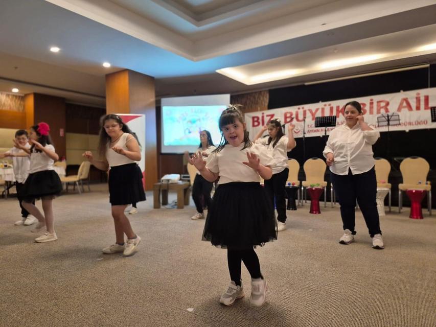 AİLE YILI KAPSAMINDA AYDIN'DA BİR ARAYA GELDİLER AİLE KAVRAMININ ÖNEMİNE DİKKAT ÇEKTİLER
