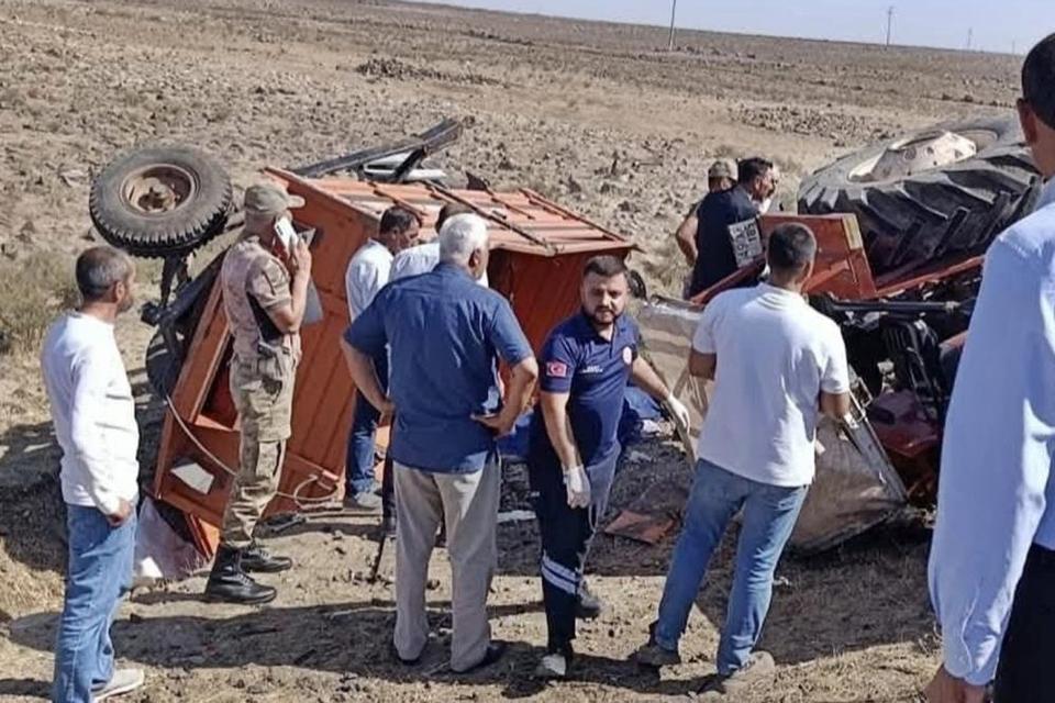 Traktör devrildi: 1 ölü, 4 yaralı