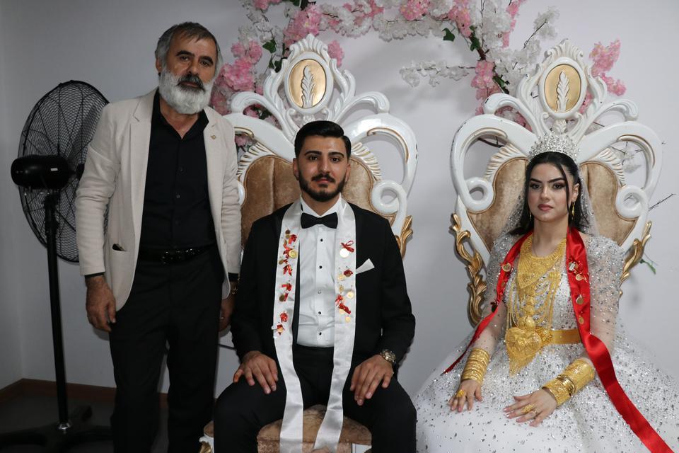 AŞİRET DÜĞÜNÜNDE GELİNE 3 KİLO ALTIN, DAMADA 4 MİLYON TL TAKILDI