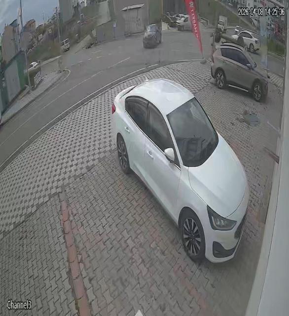 Çarpışan araçlardan biri takla attı, 7 kişi yaralandı