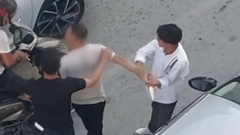 Yol verme meselesi bıçaklı kavgaya dönüştü