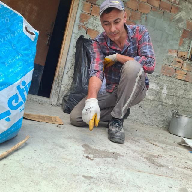 Zehirli akrep eve girmeye çalışırken yakalandı