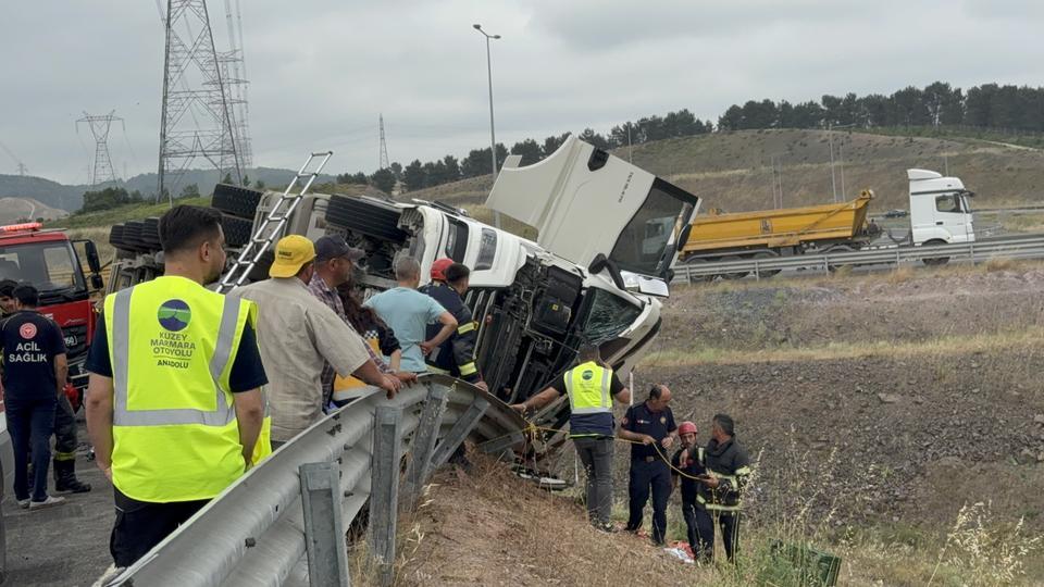 Karpuz yüklü tır devrildi: 1 ölü, 3 yaralı