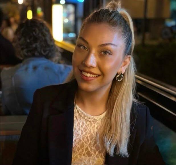 BOŞANMA AŞAMASINDAKİ EŞİ TARAFINDAN, SOKAK ORTASINDA 12 YERİNDEN BIÇAKLANDI